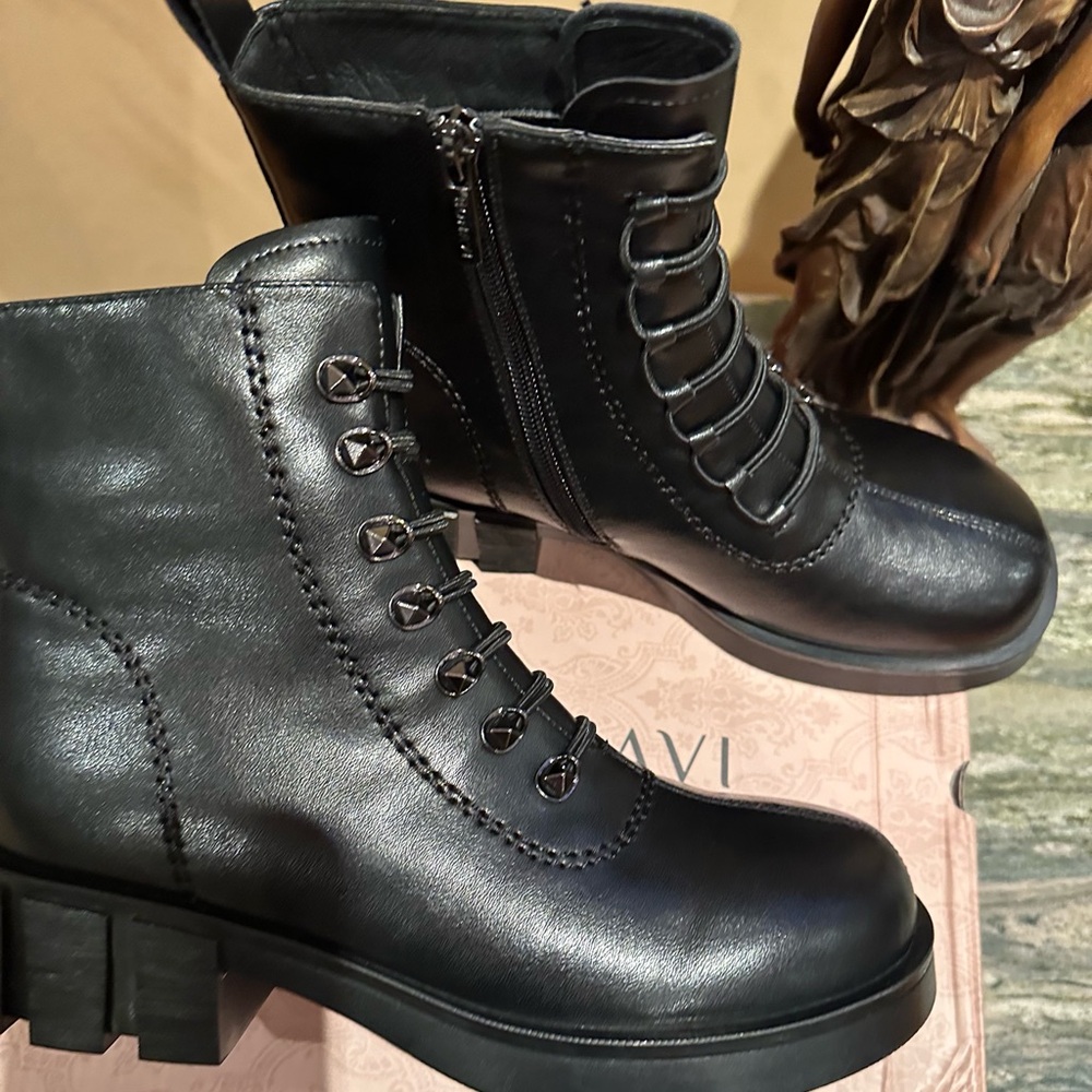 Bonavi trendy black Combat leather  boots, size 38 - Picture 3 of 6